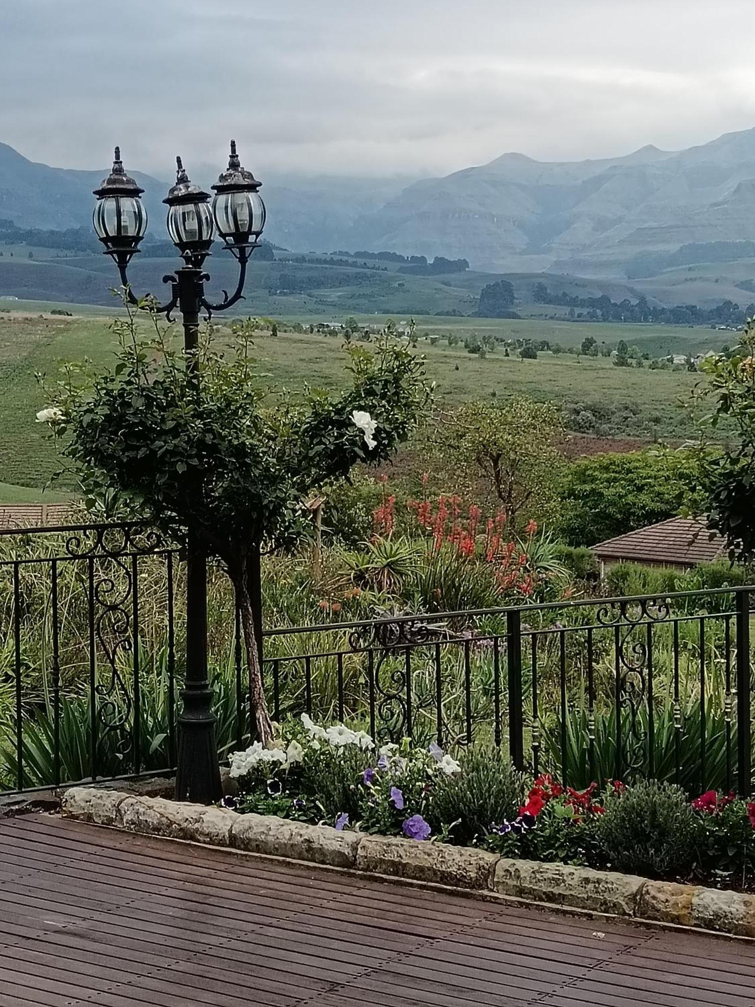 Inkungu Lodge Champagne Valley Екстер'єр фото